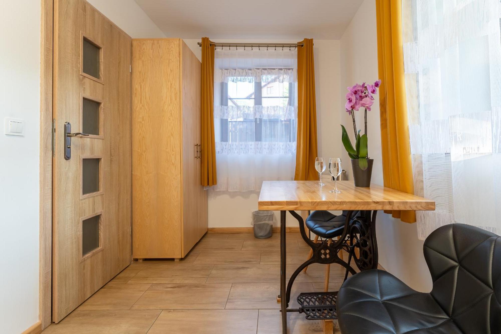 Ferienwohnung Dom Krawca - Pod Chojnikiem Jelenia Góra Exterior foto